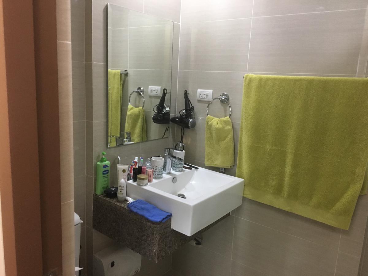 De Luxe 7Qrs Apartment Manila Bagian luar foto