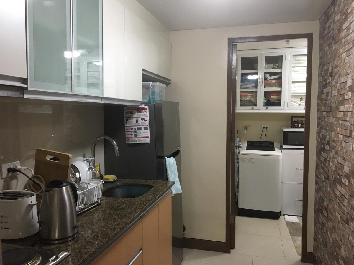 De Luxe 7Qrs Apartment Manila Bagian luar foto