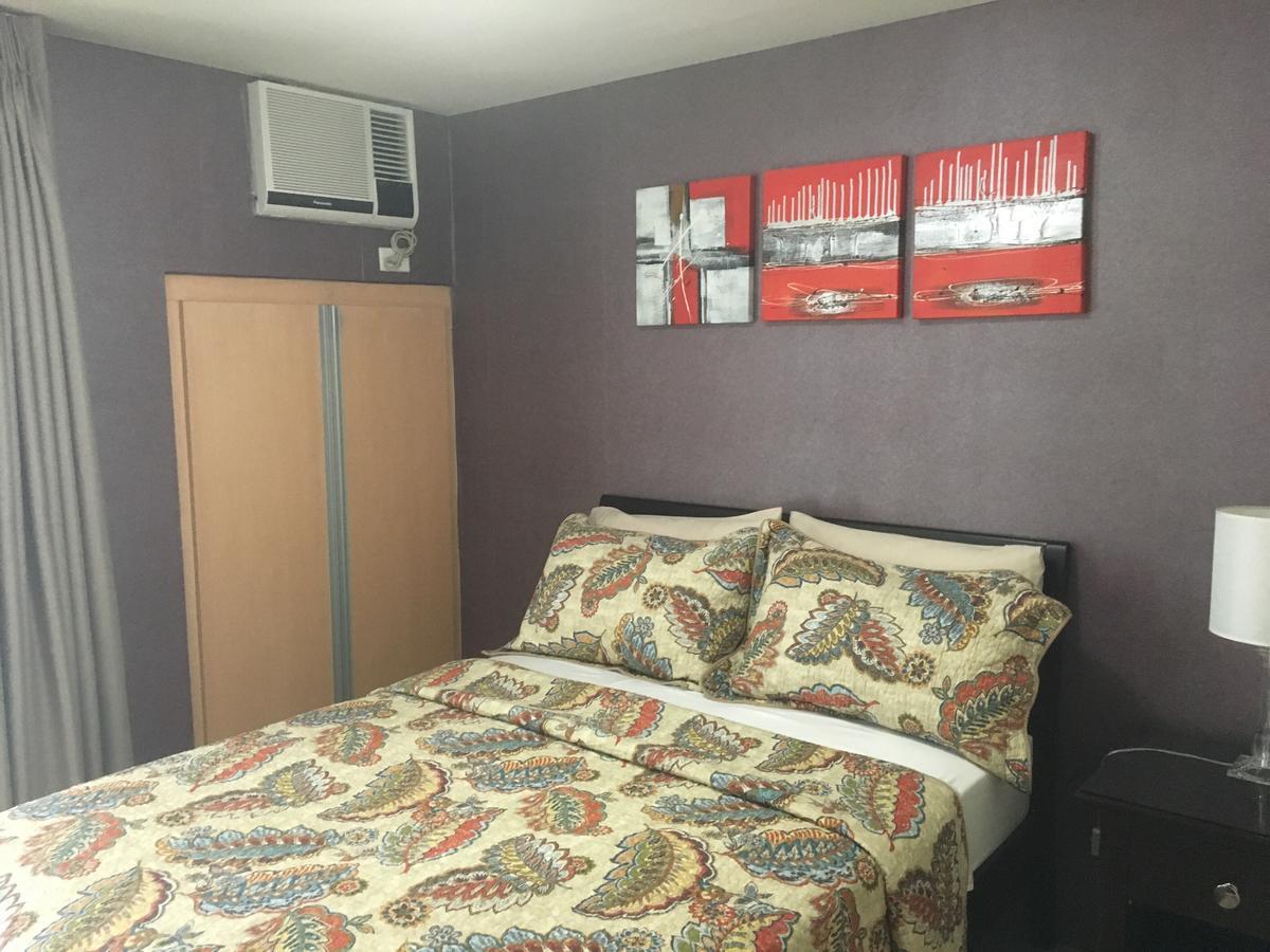 De Luxe 7Qrs Apartment Manila Bagian luar foto